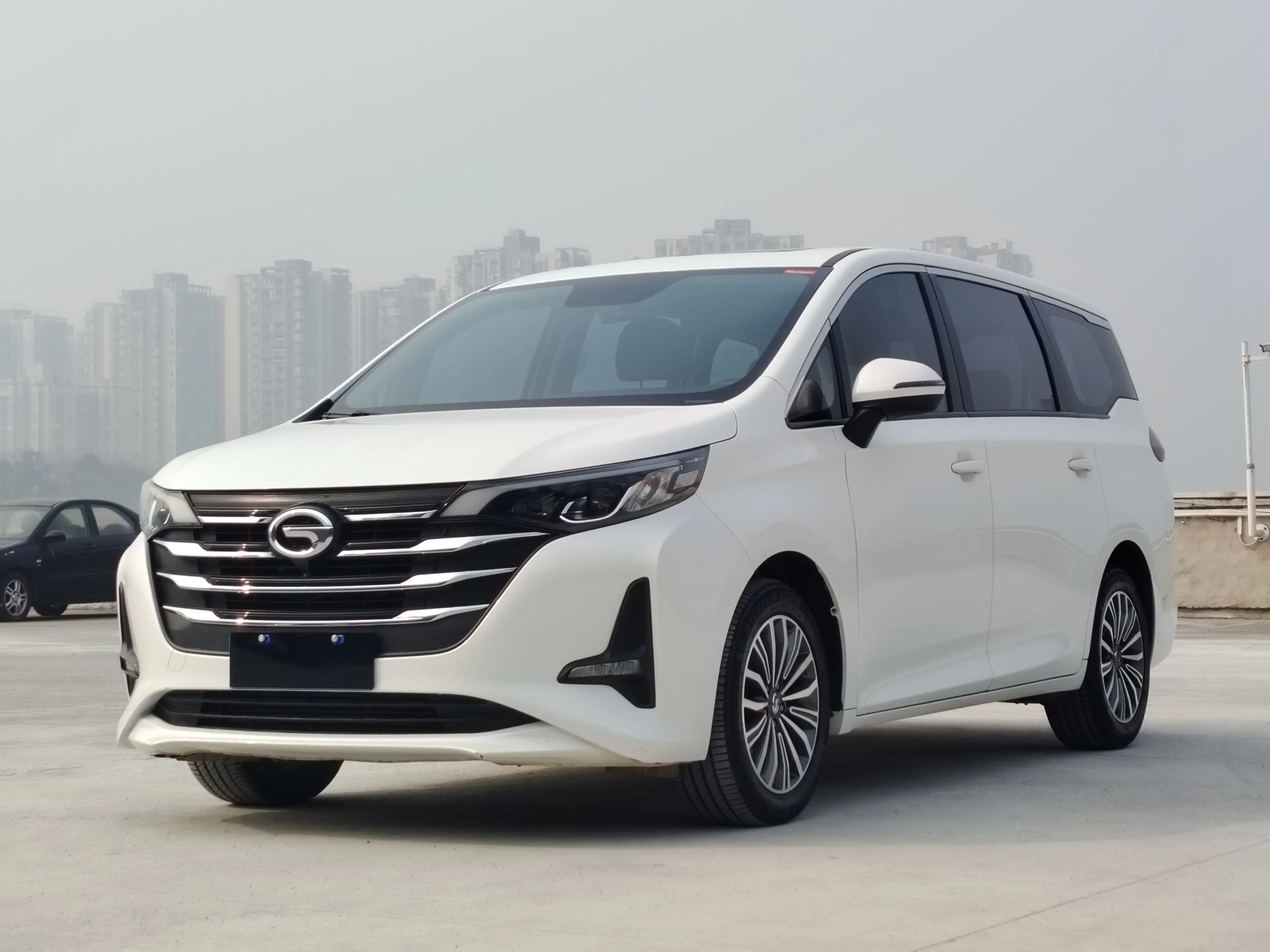 GAC Trumpchi M6  из Китая