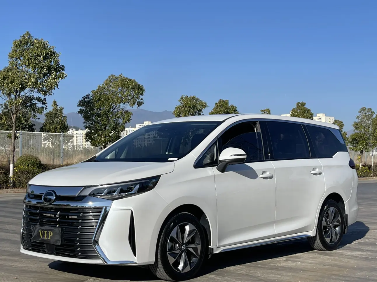 GAC Trumpchi M6  из Китая