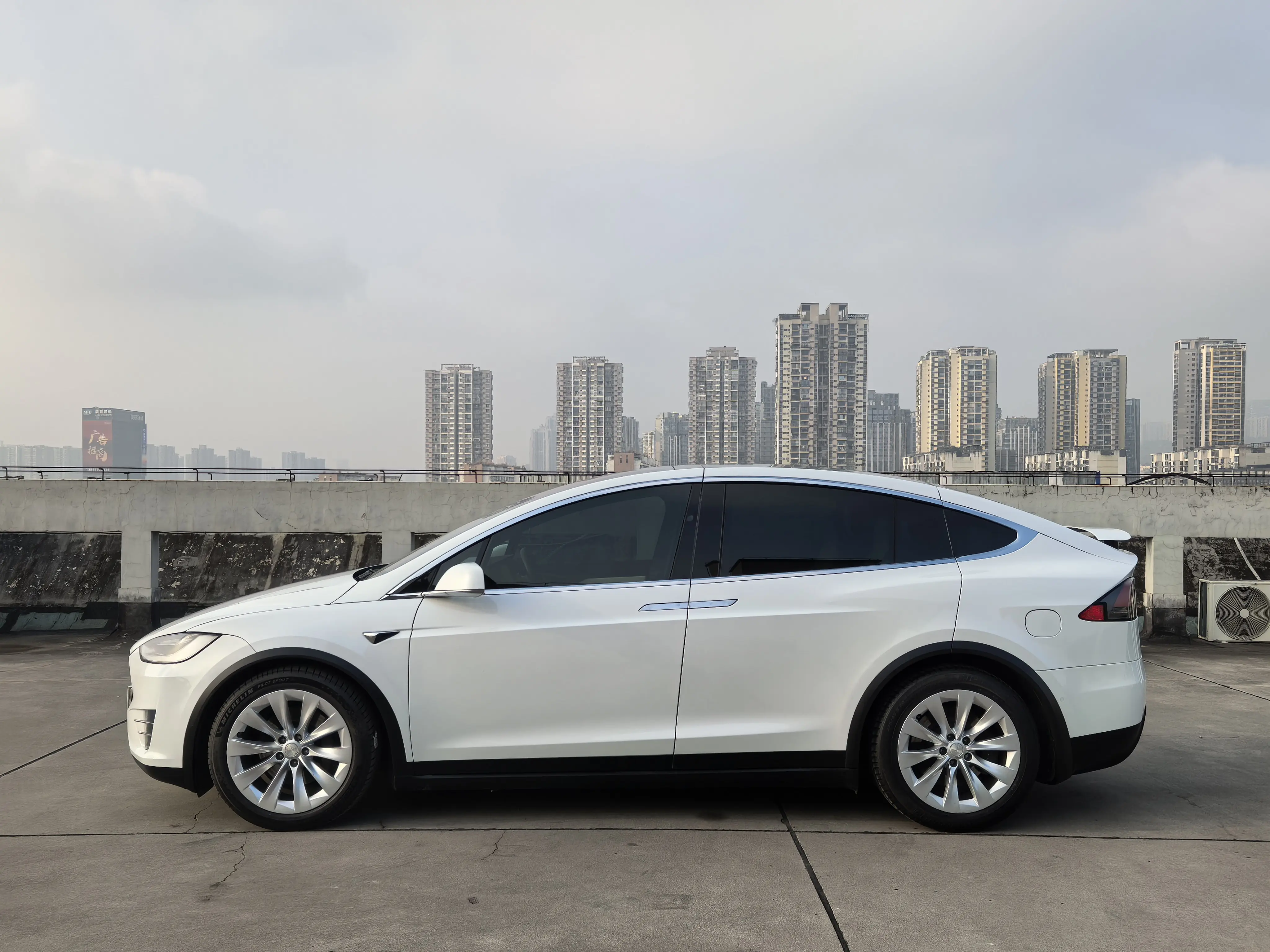 Tesla Model X  из Китая
