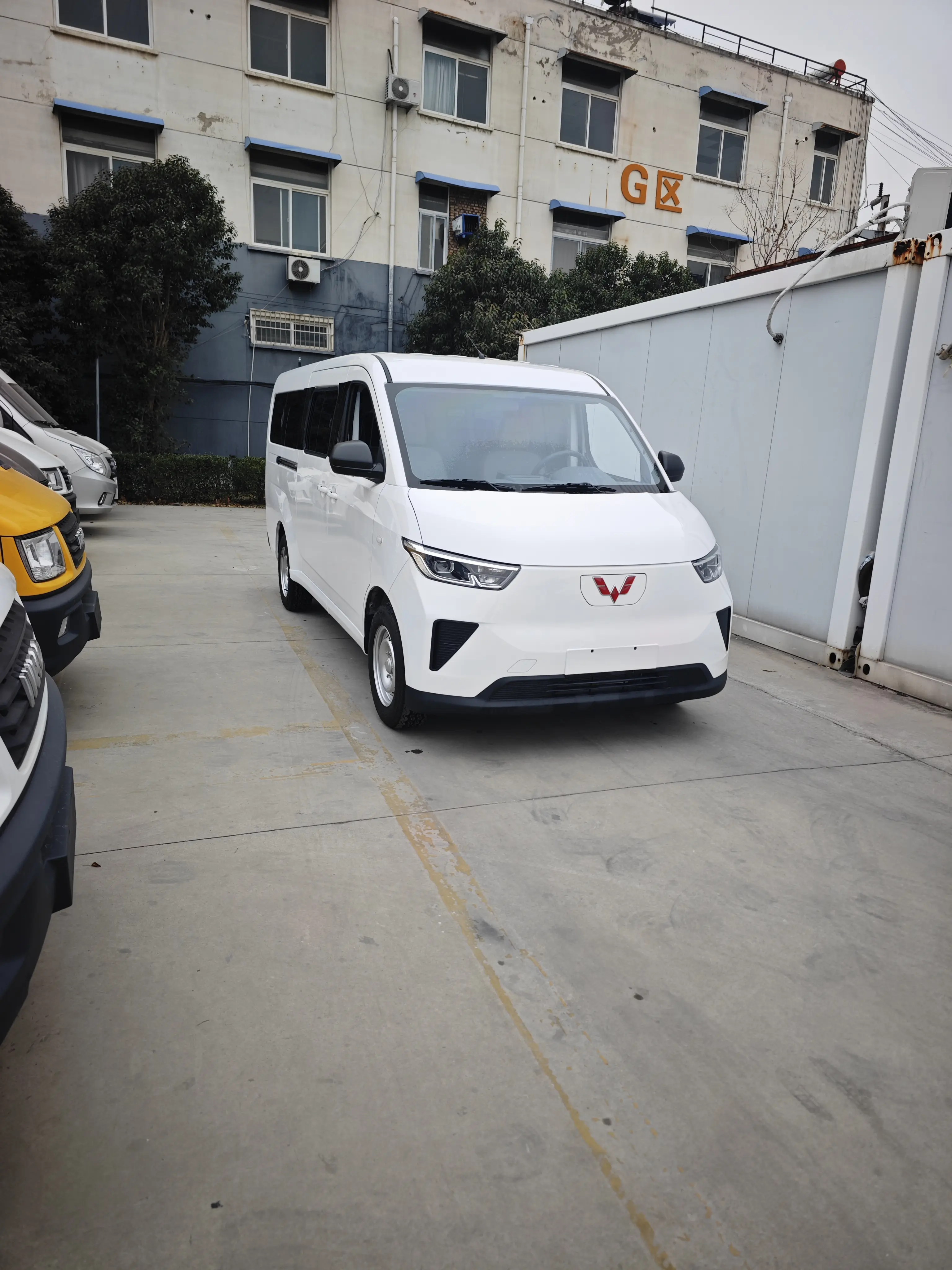 Wuling Yangguang  из Китая