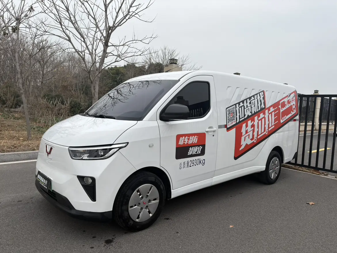 Wuling Yangguang  из Китая