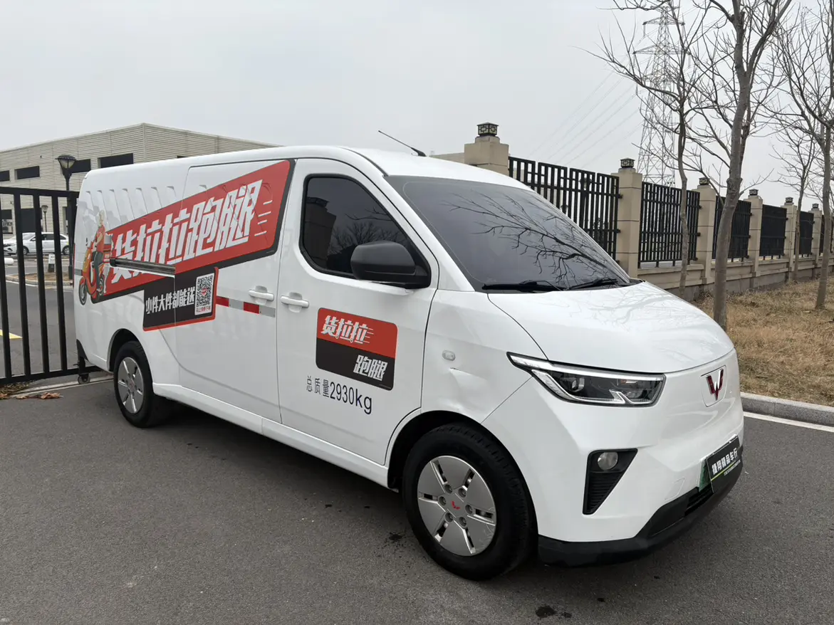 Wuling Yangguang  из Китая