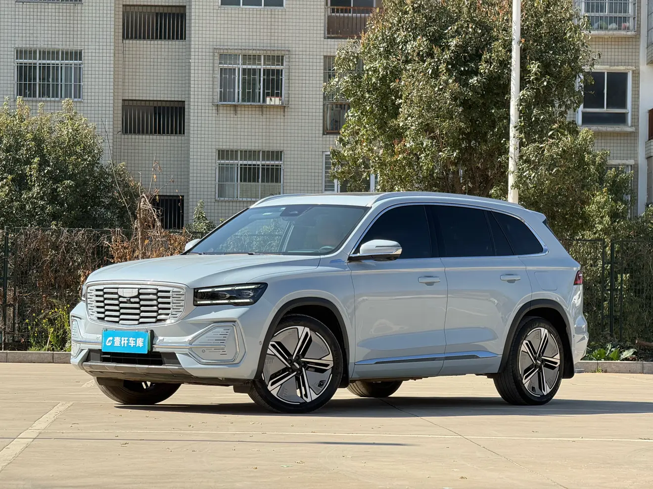 Geely Monjaro (extended range electric version) (Xingyue L extended range electric version)  из Китая