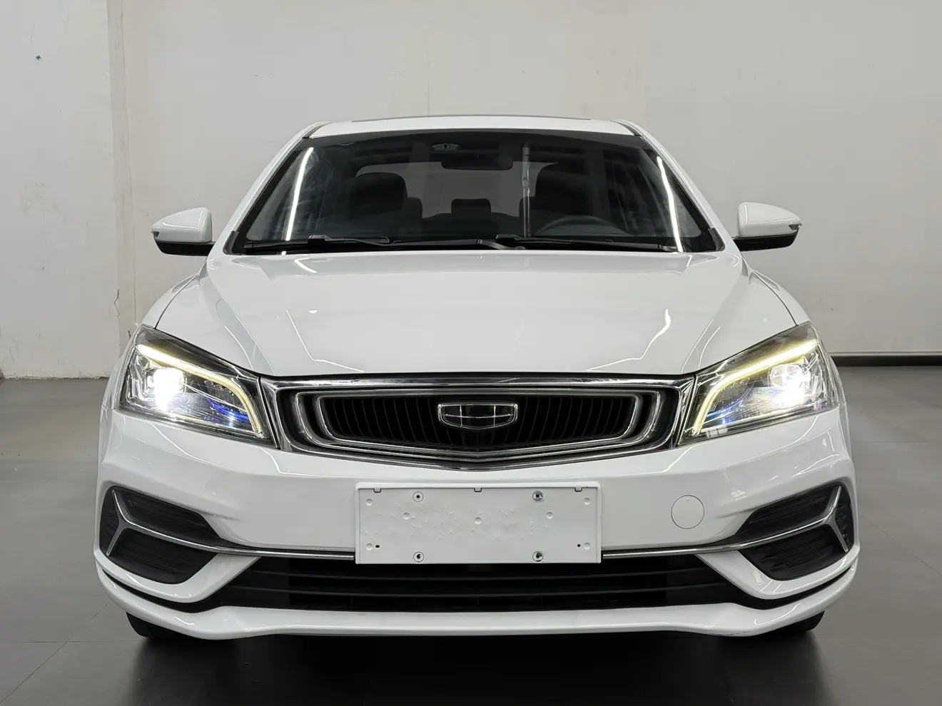 Geely Emgrand  из Китая