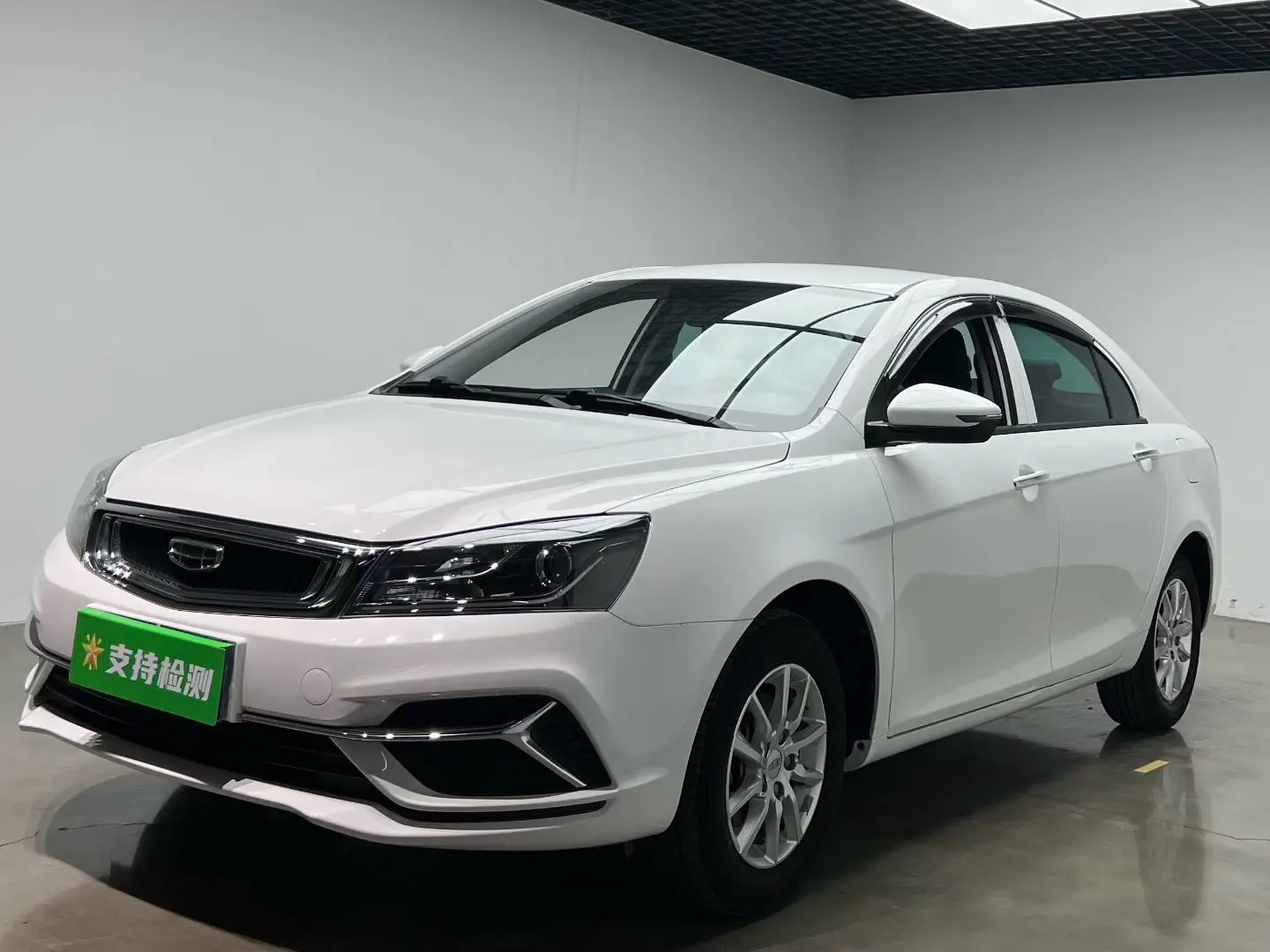 Geely Emgrand  из Китая