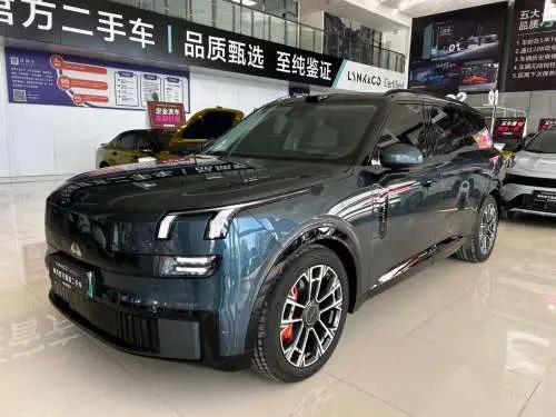 Lynk & Co 900