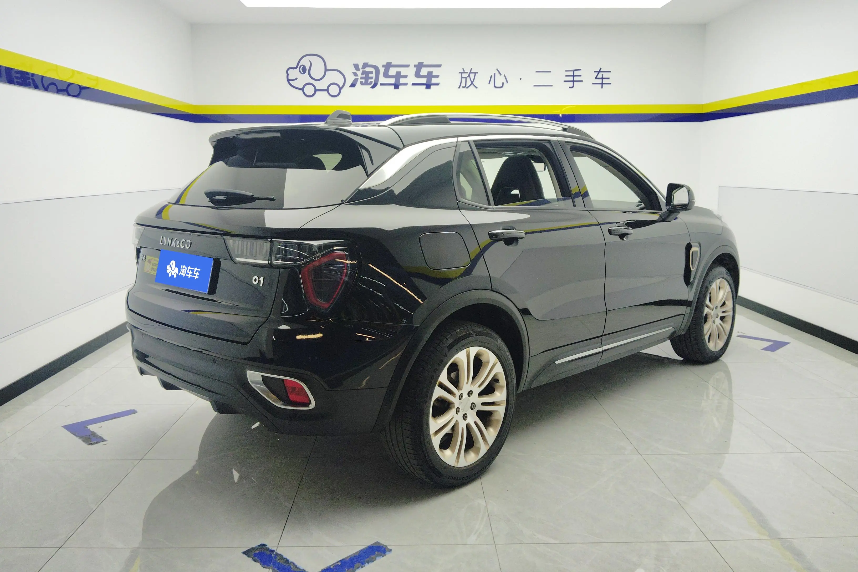 Lynk & Co 01  из Китая