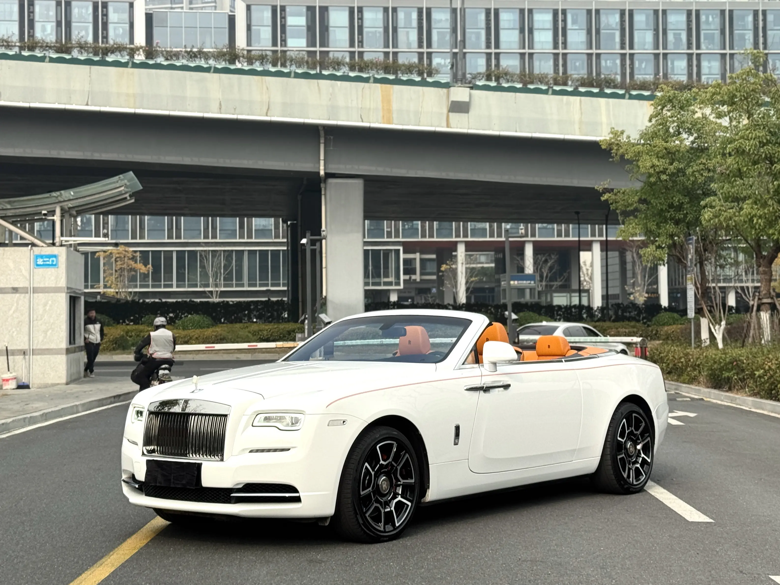 Rolls Royce Yao Ying  из Китая