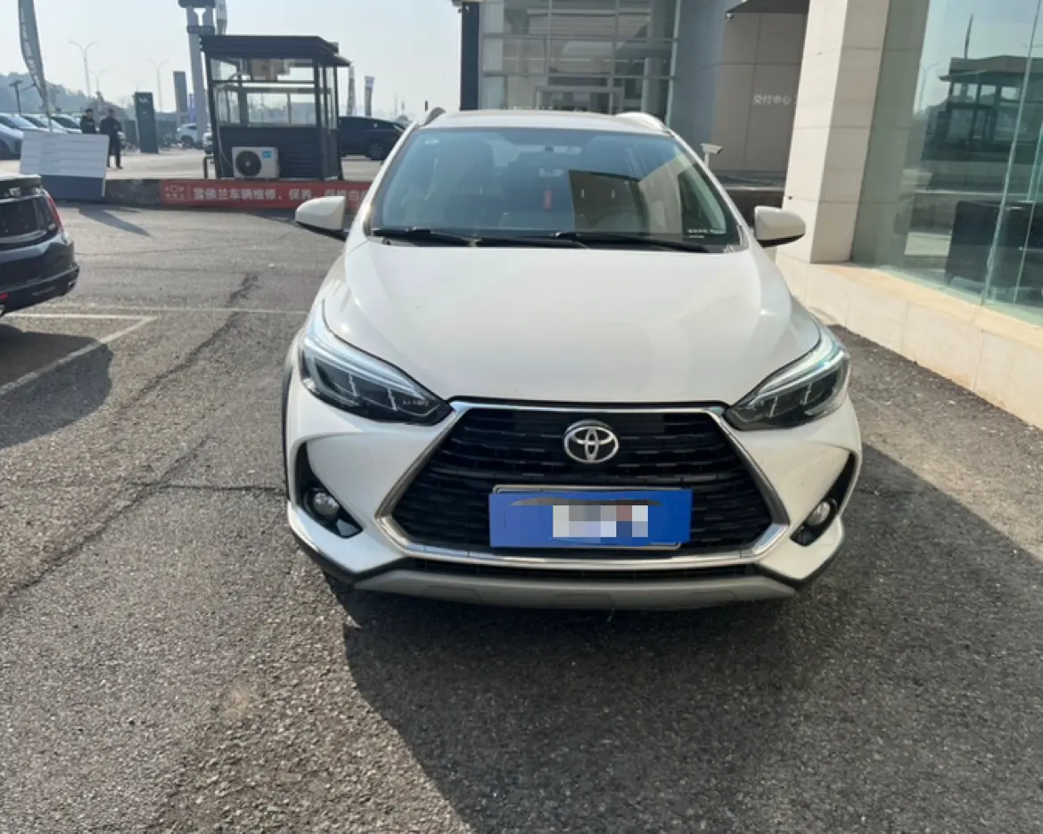 Toyota Yaris L  из Китая