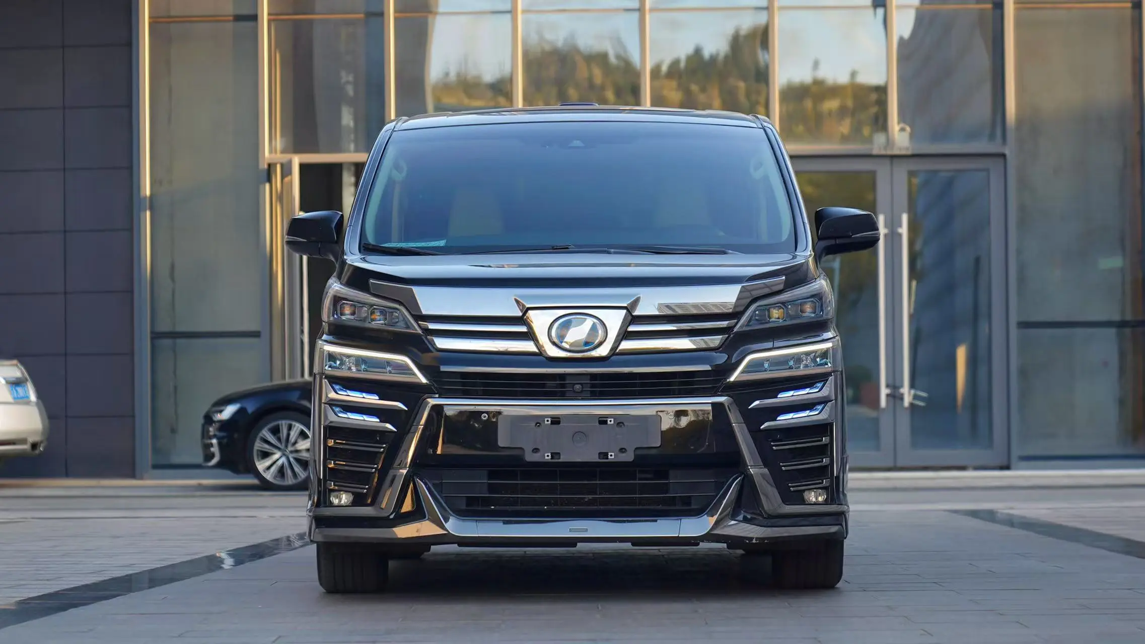 Toyota Crown Wellfire (Wilfa)  из Китая