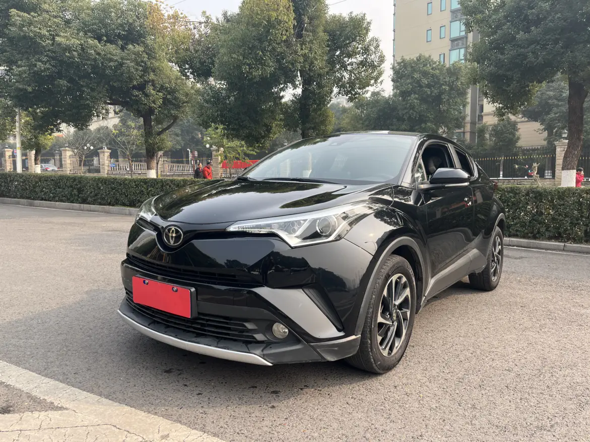 Toyota C-HR Hybrid (Yize IZOA)  из Китая