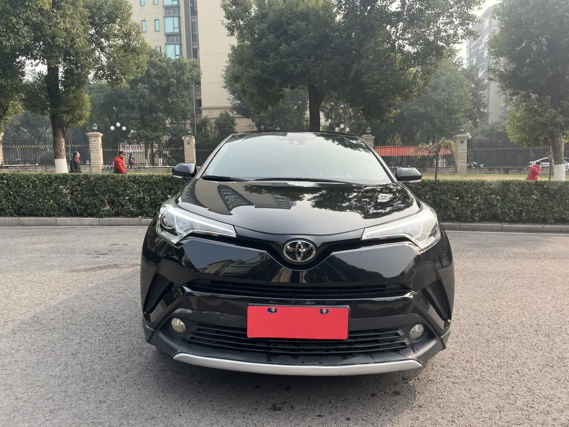 Toyota C-HR Hybrid (Yize IZOA)  из Китая