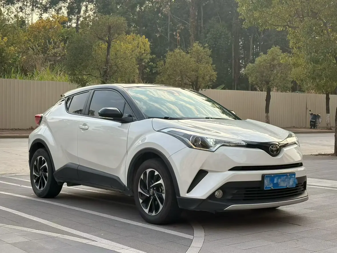 Toyota C-HR Hybrid (Yize IZOA)  из Китая