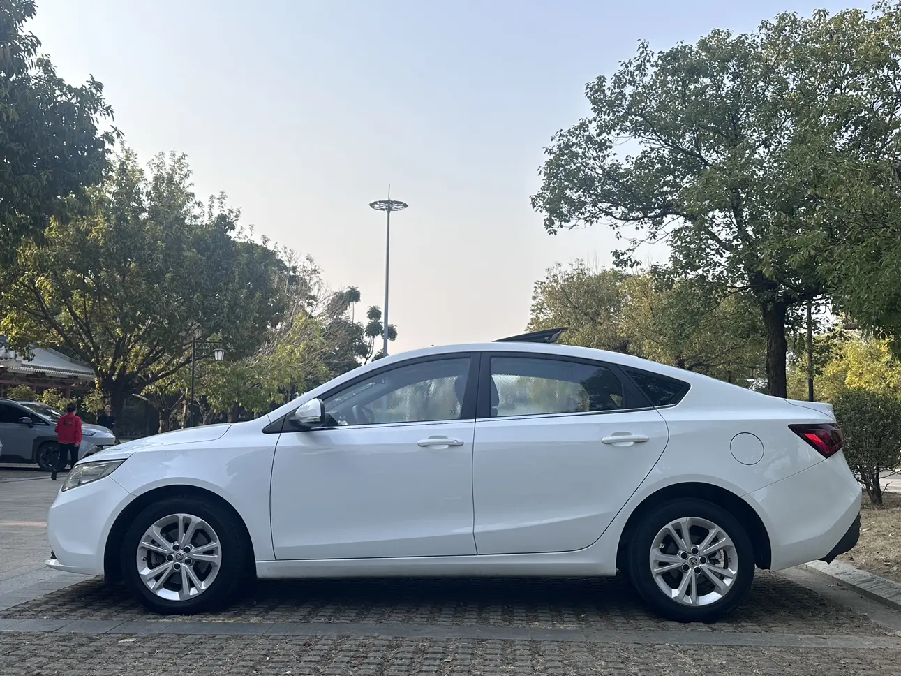 MG Ruixing  из Китая