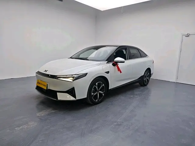 Xpeng P5  из Китая
