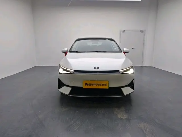 Xpeng P5  из Китая