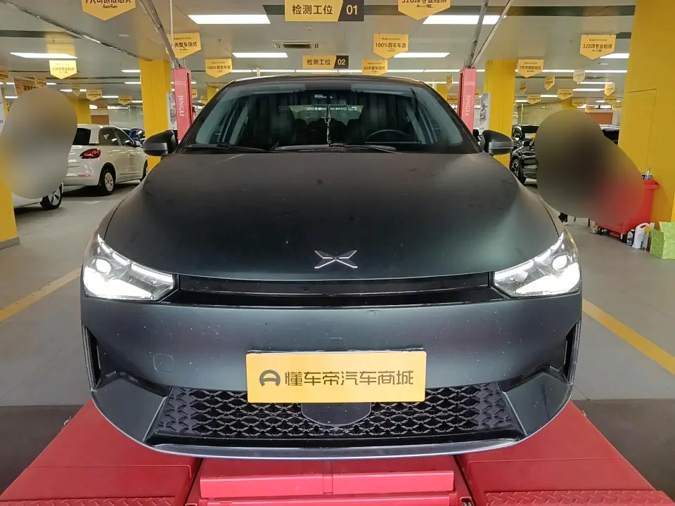 Xpeng P5  из Китая
