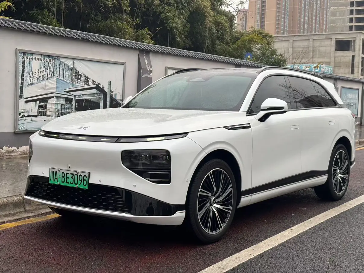 Xpeng G9  из Китая