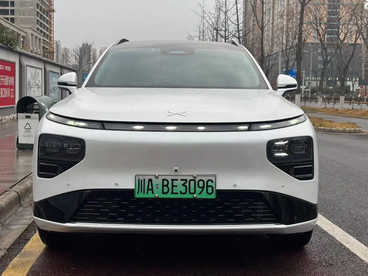 Xpeng G9  из Китая