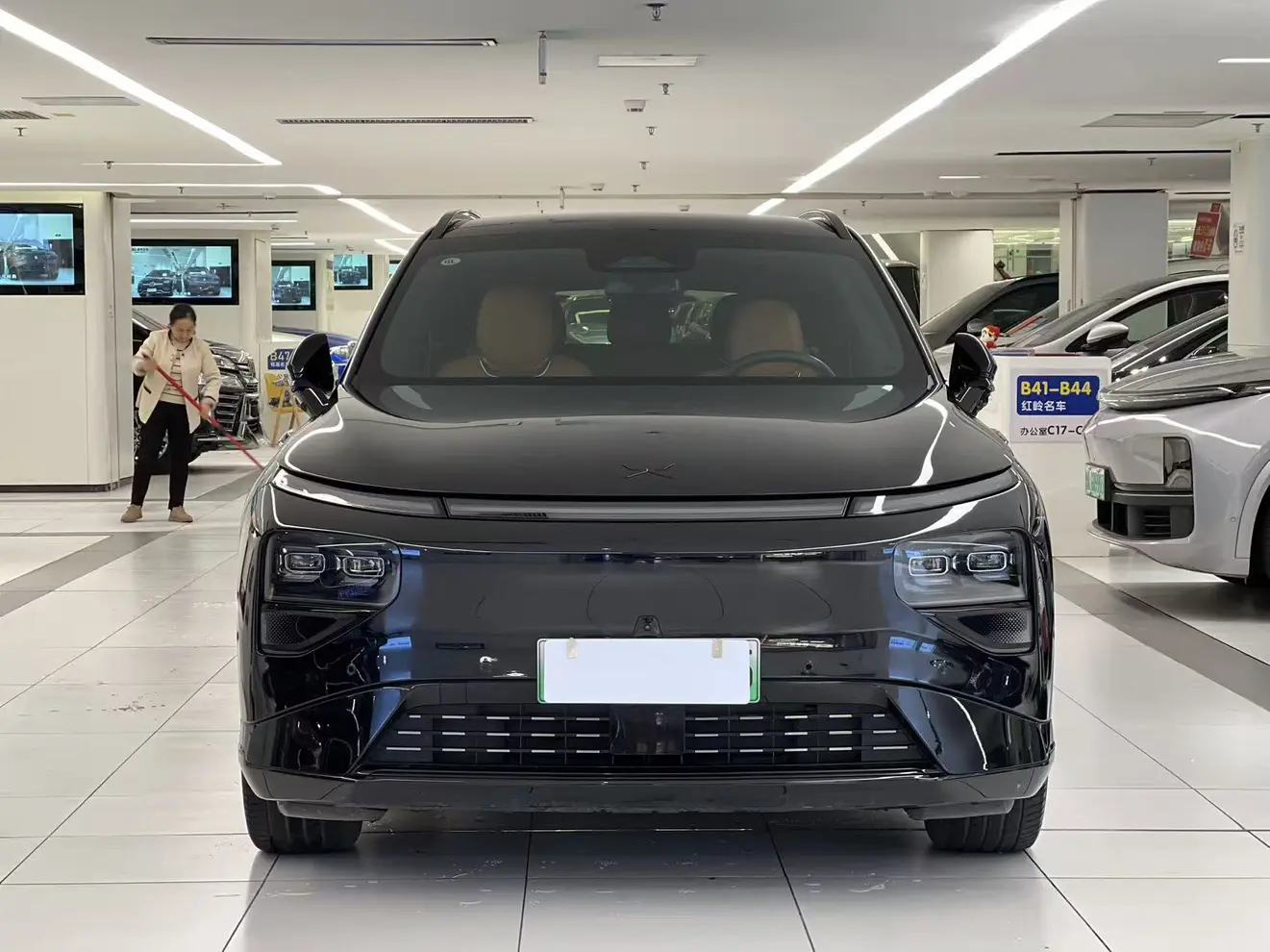 Xpeng G9  из Китая