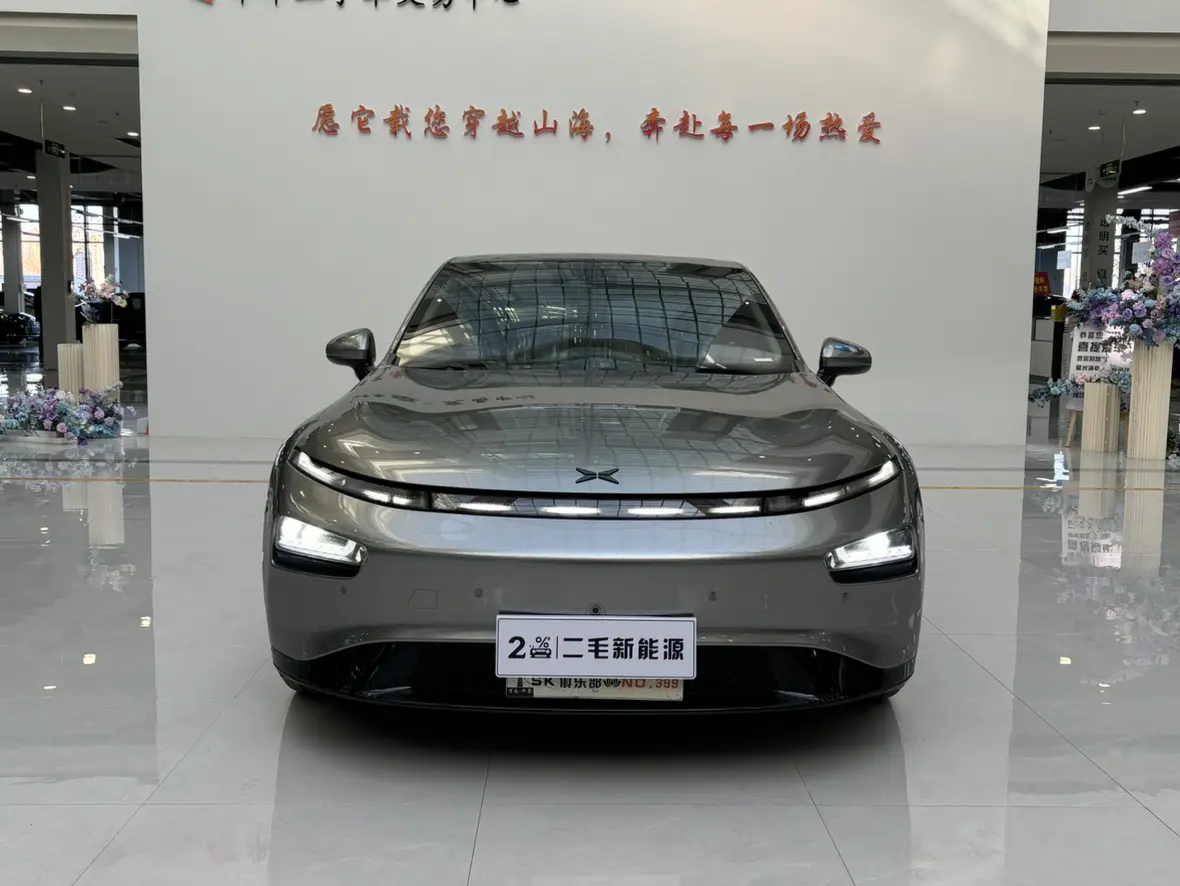 Xpeng P7  из Китая