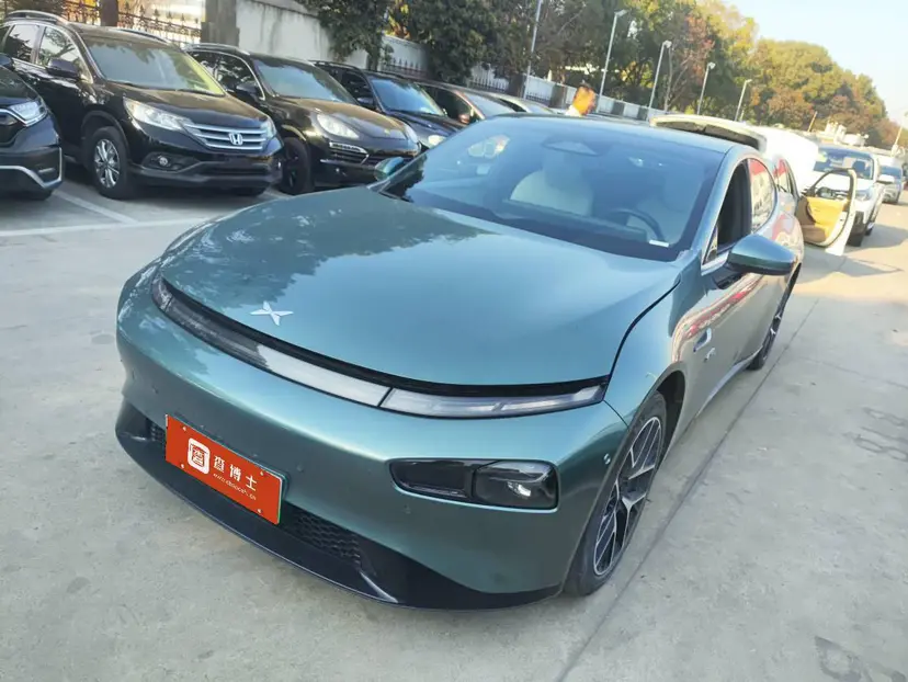 Xpeng P7  из Китая