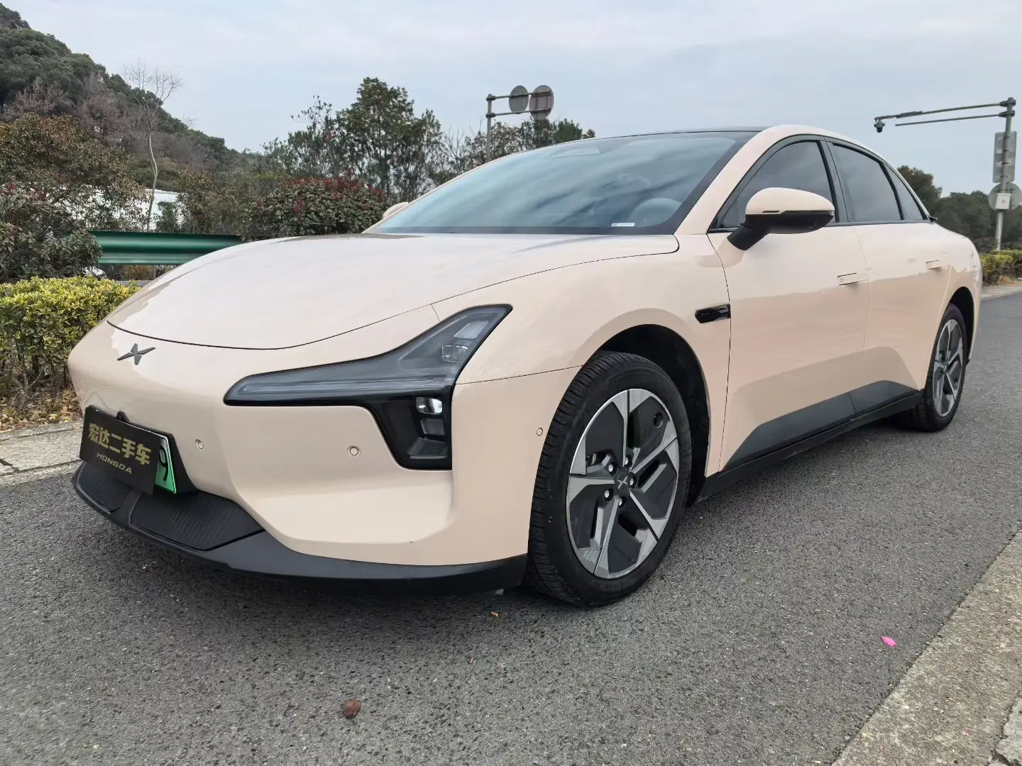 Xpeng Xiaopeng MONA M03  из Китая