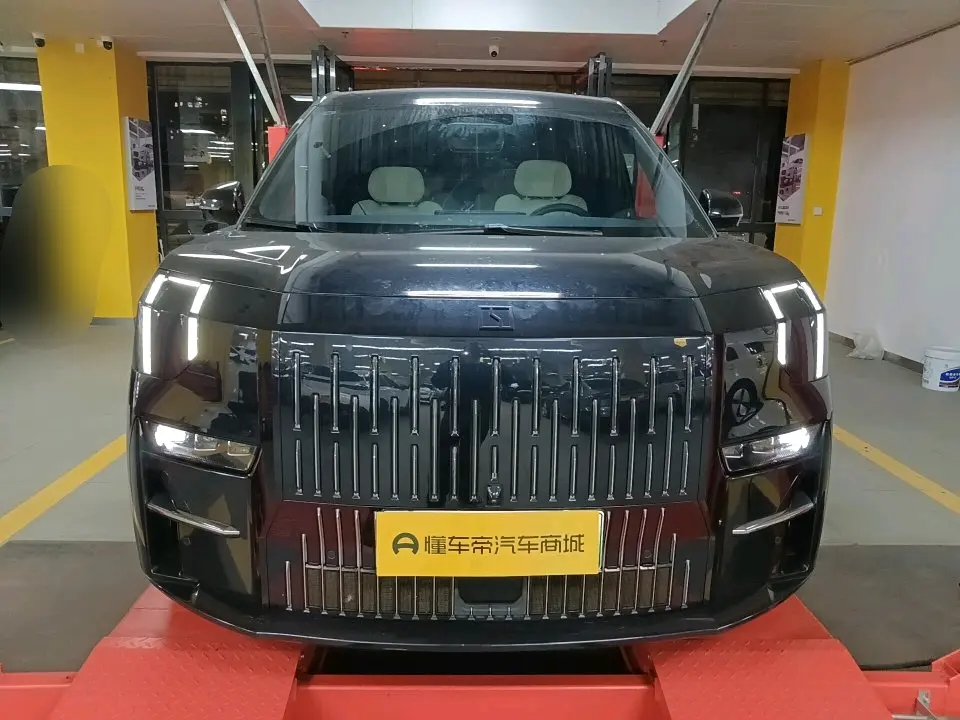 ZEEKR 009  из Китая