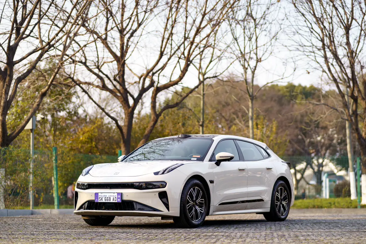 ZEEKR 001  из Китая