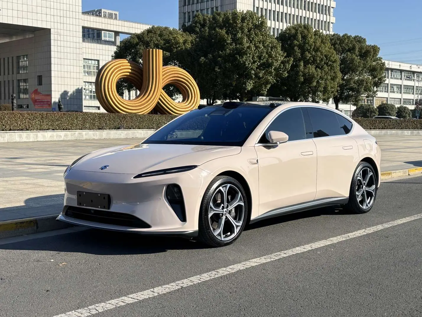 NIO ET5  из Китая