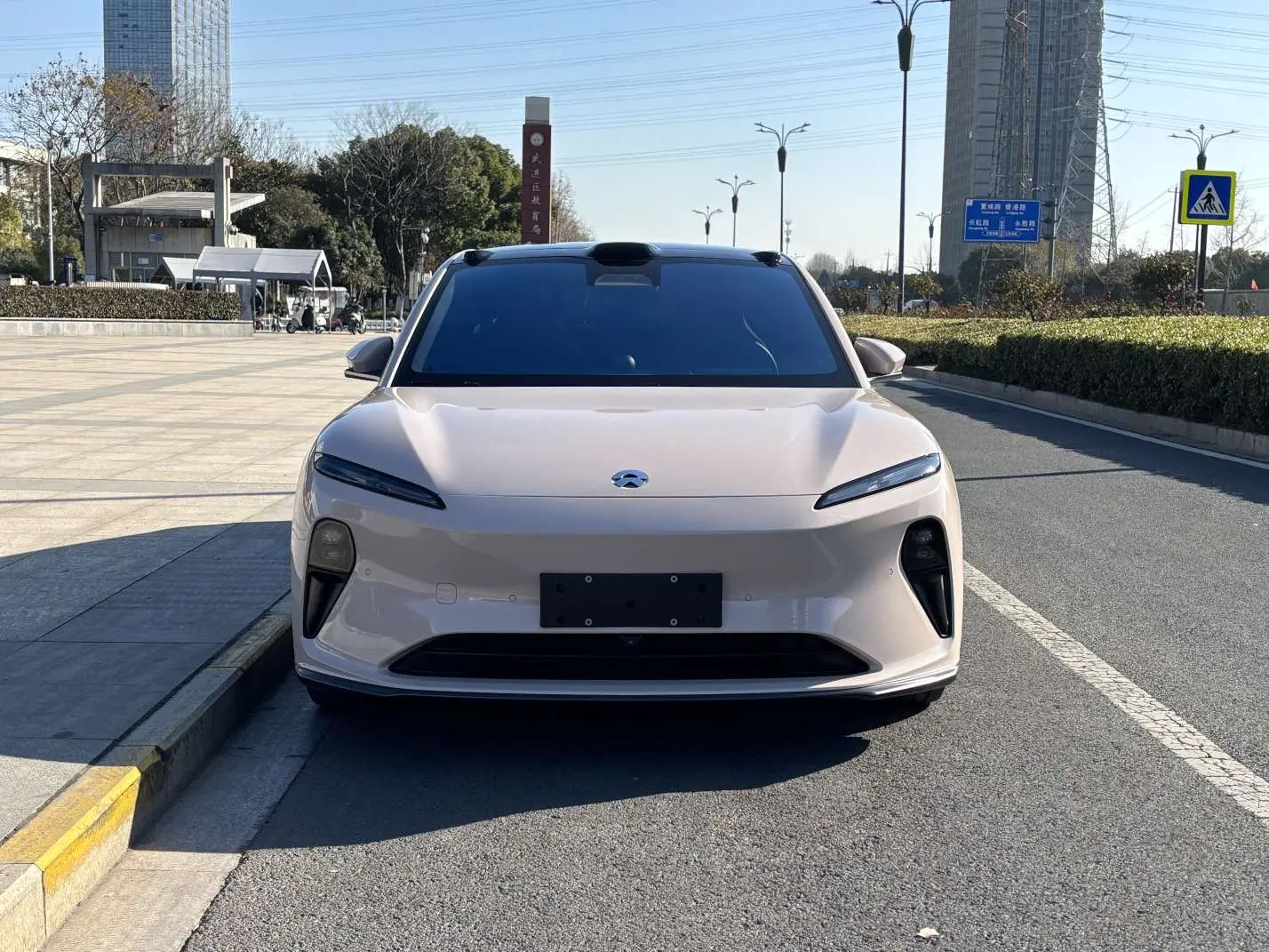 NIO ET5  из Китая