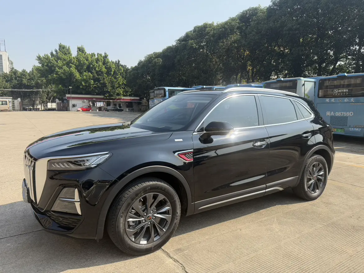 Hongqi HS5  из Китая