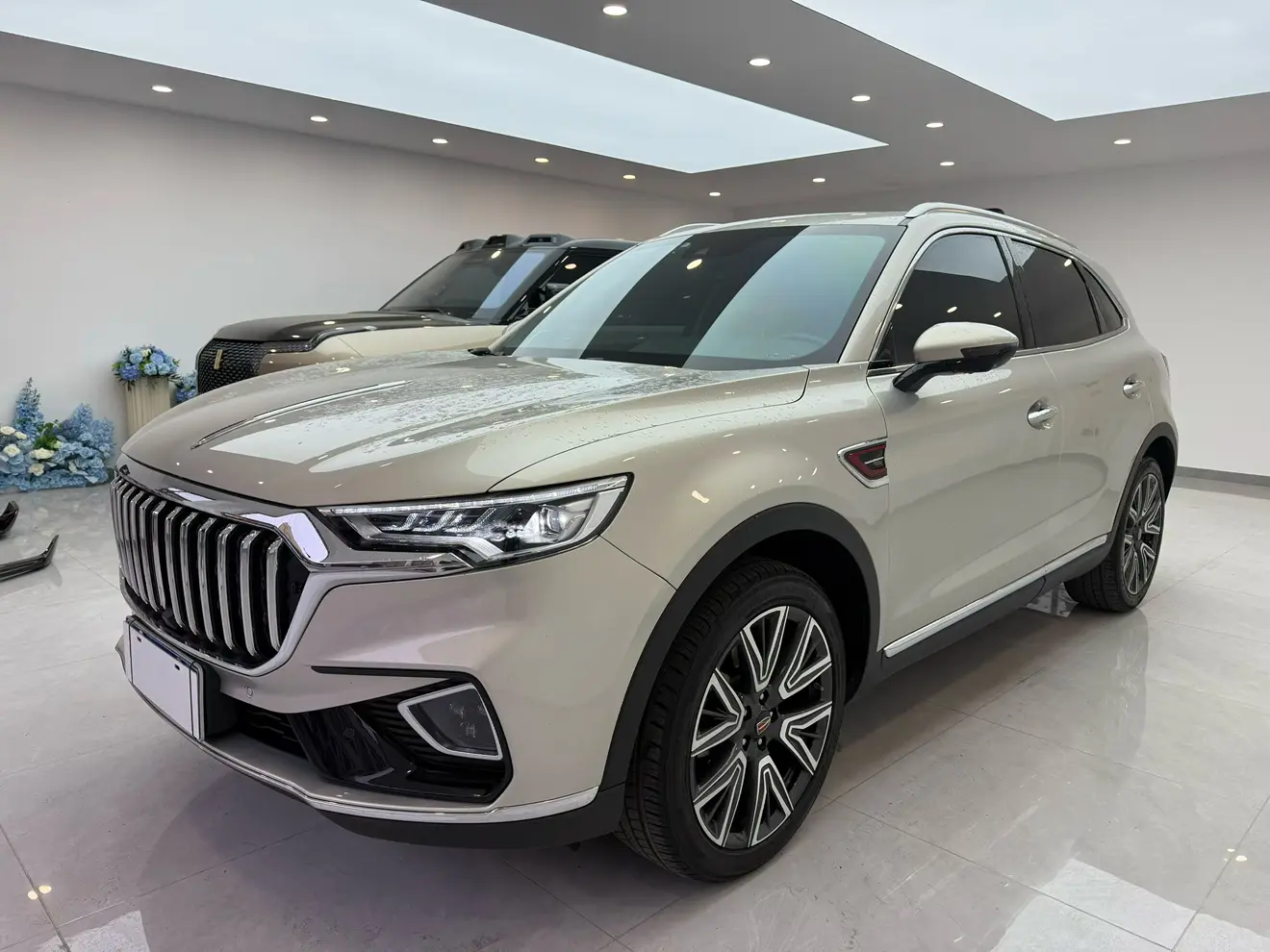 Hongqi HS5  из Китая