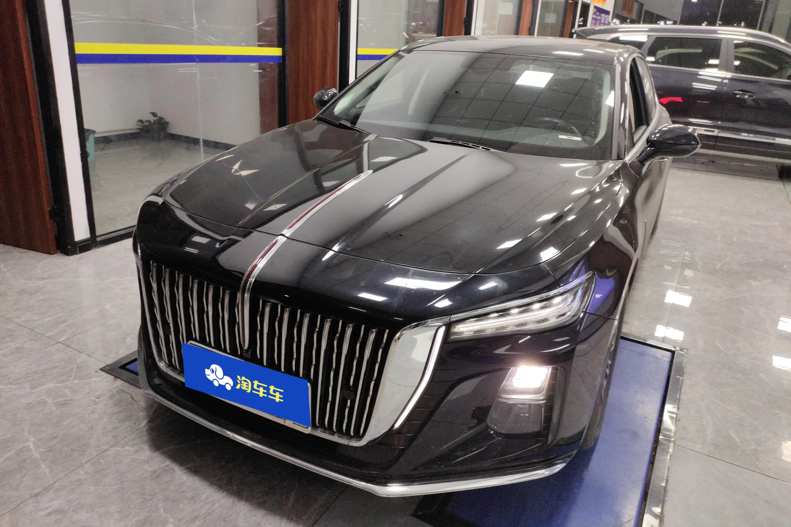 Hongqi H5  из Китая
