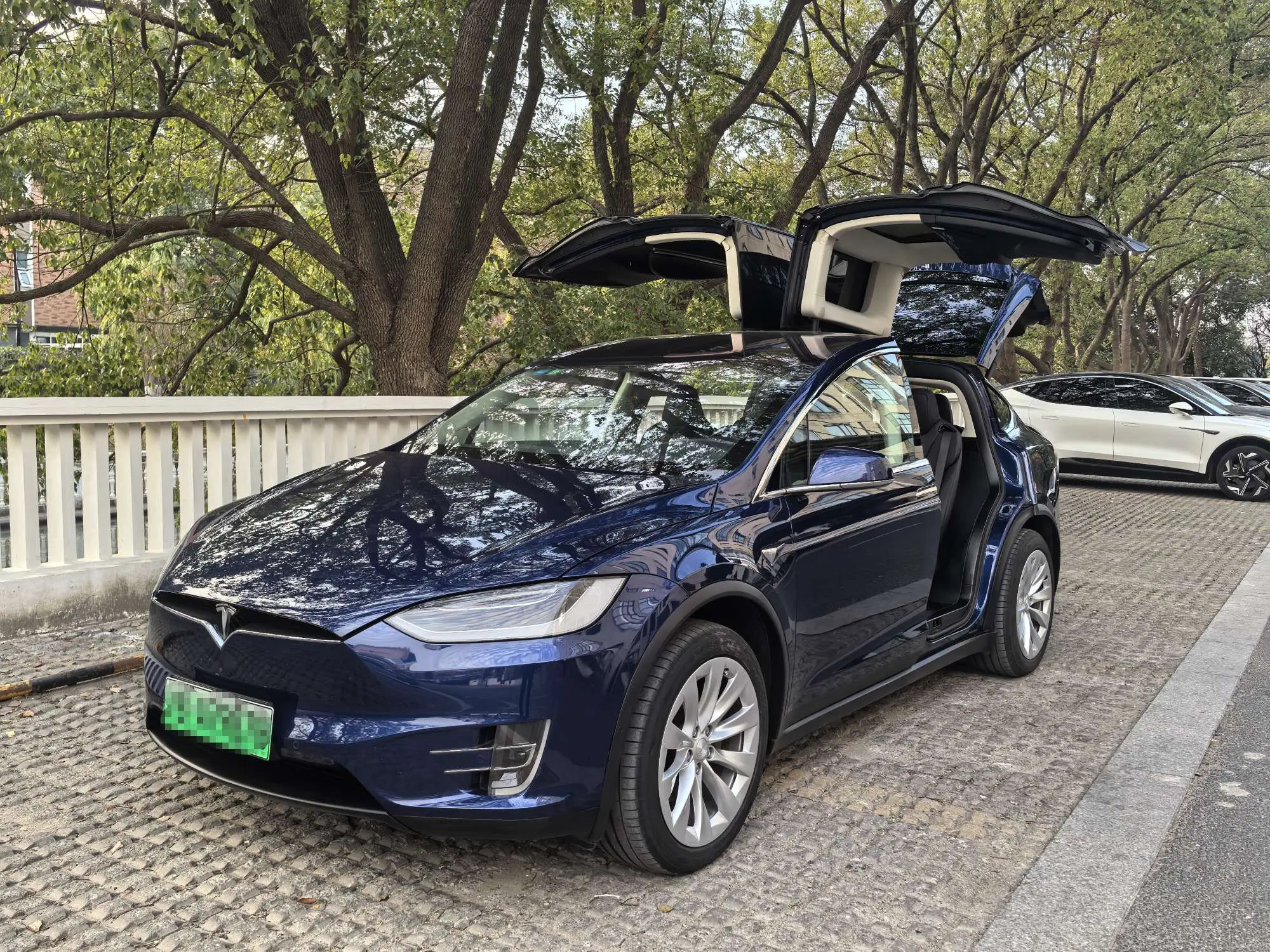 Tesla Model X  из Китая