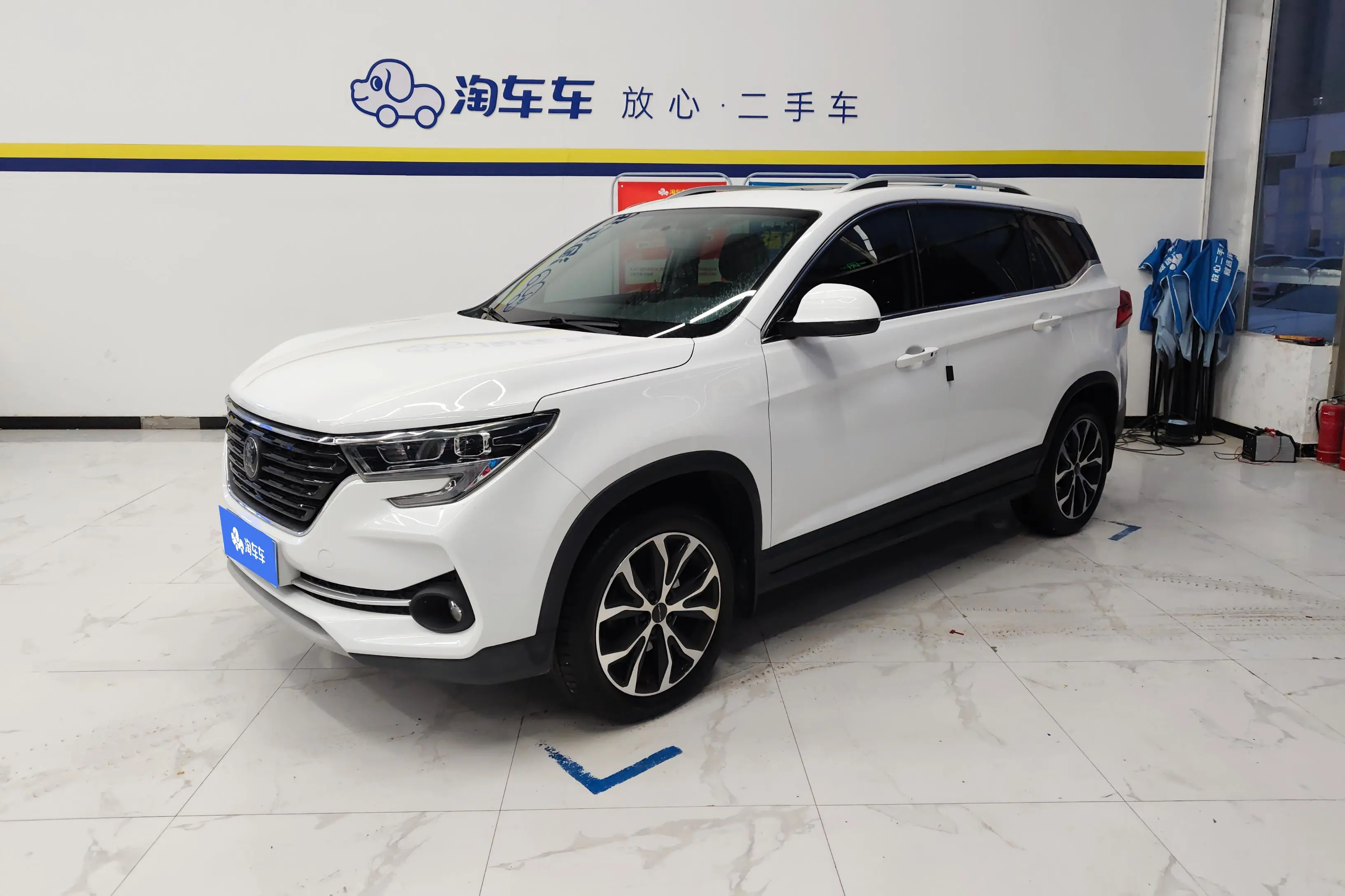 Forthing Fengxing T5  из Китая