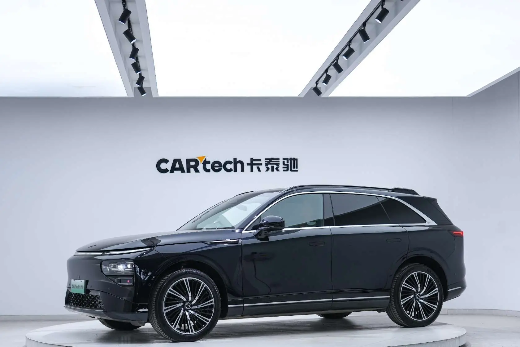 Xpeng G9  из Китая