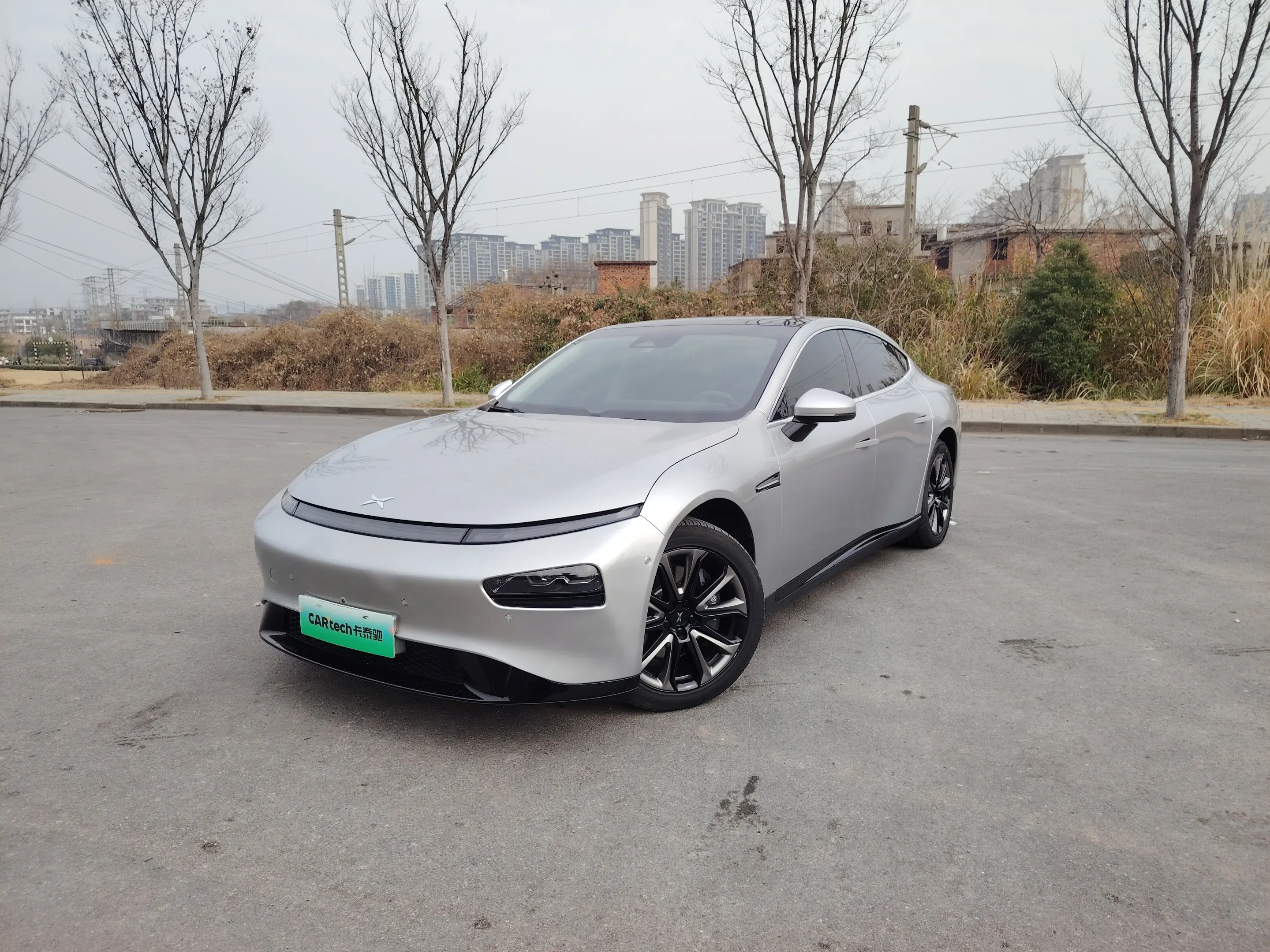 Xpeng P7  из Китая