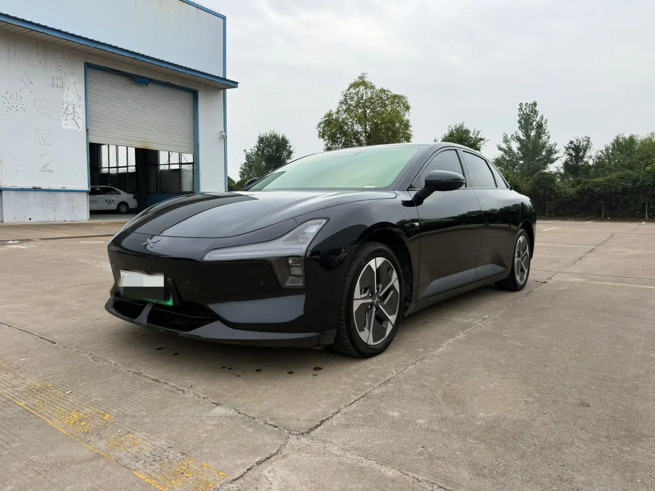 Xpeng Xiaopeng MONA M03  из Китая