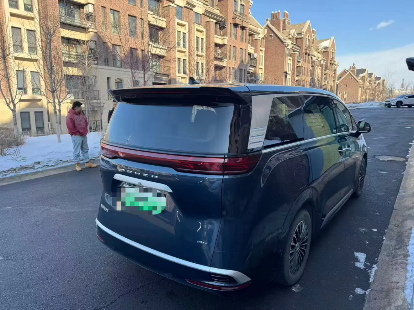 Denza D9 DM  из Китая