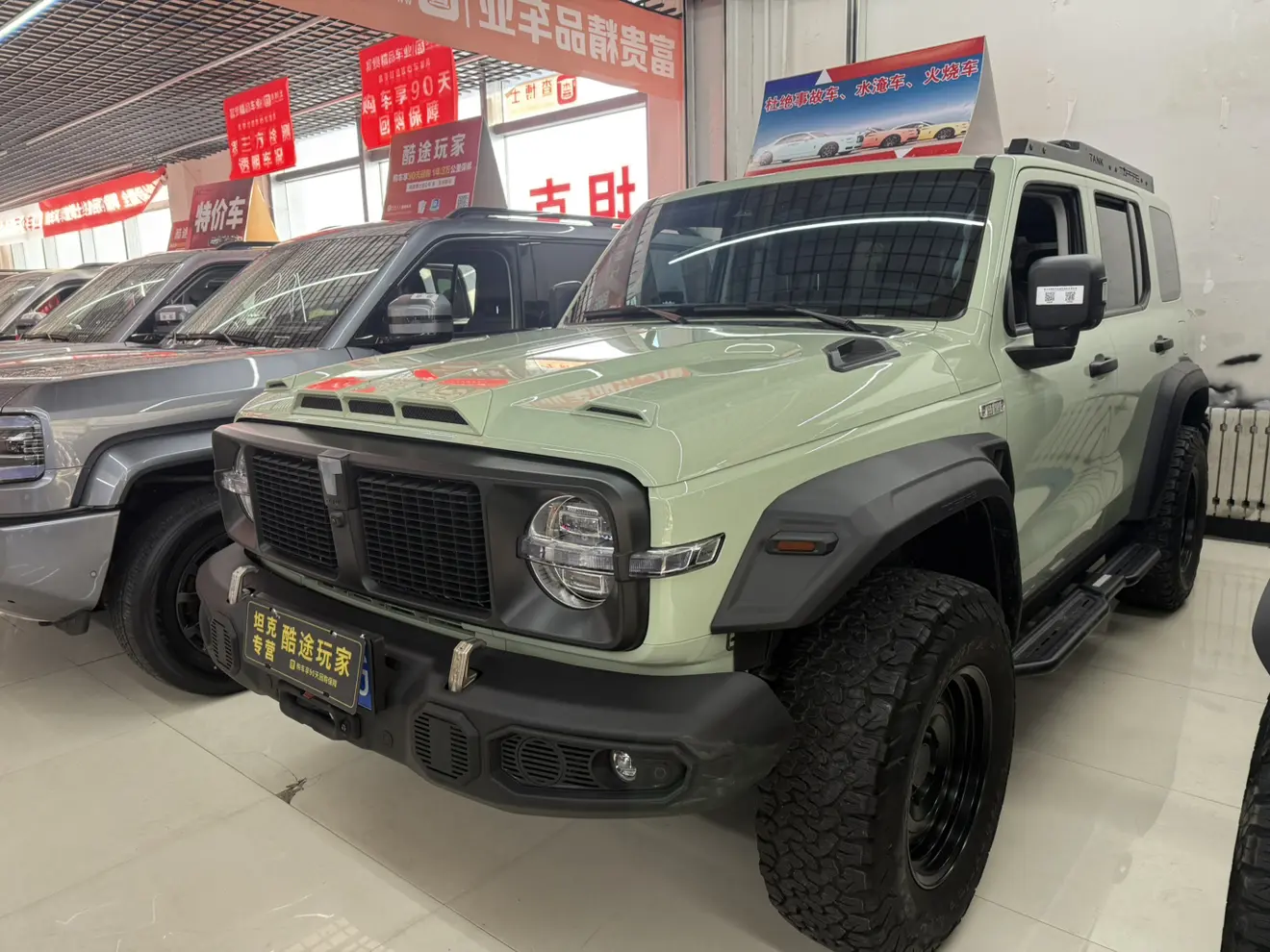 Tank 300  из Китая