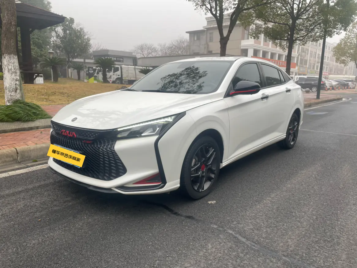 Dongfeng Yixuan  из Китая