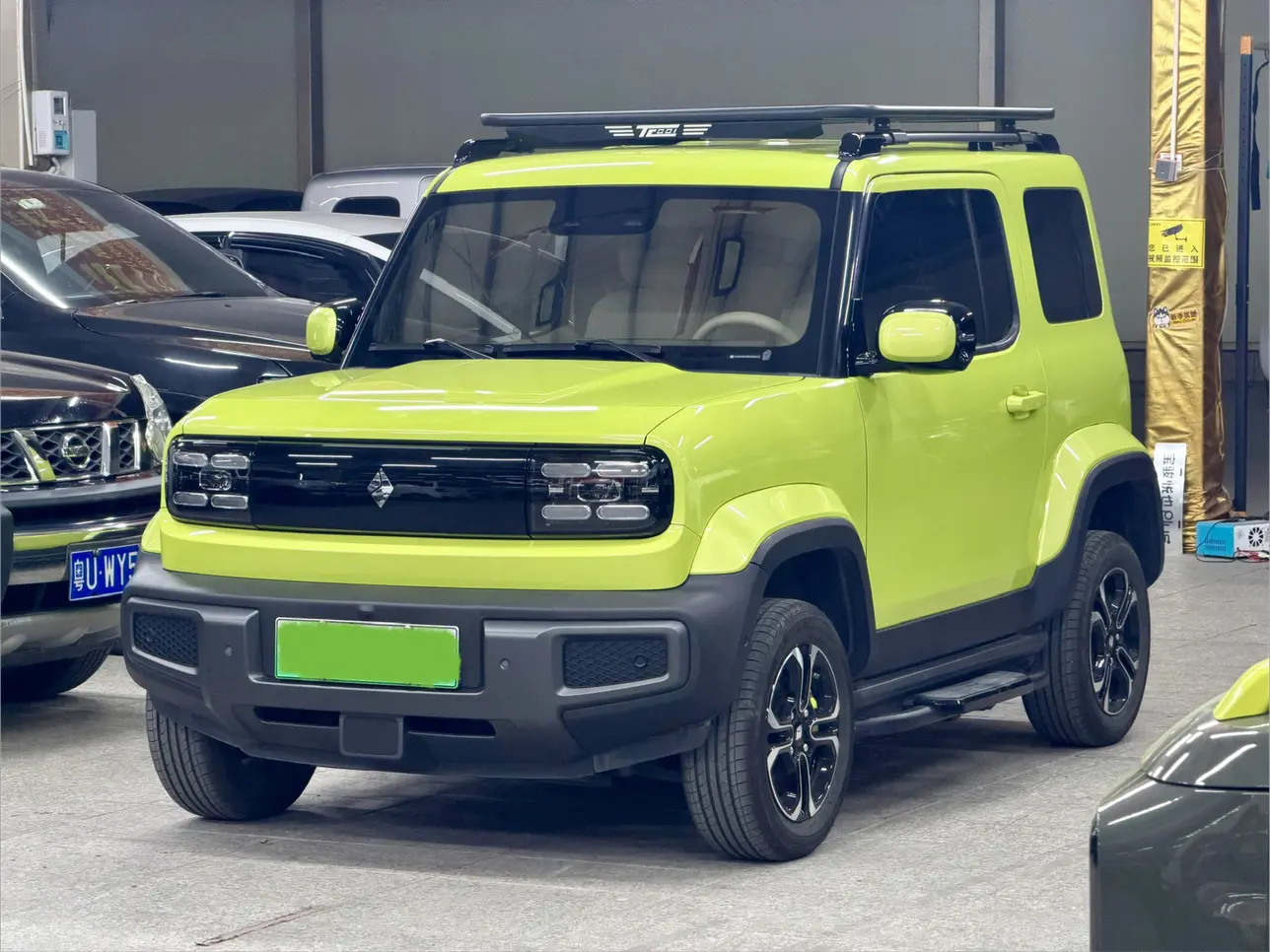 Baojun Yue Ye  из Китая