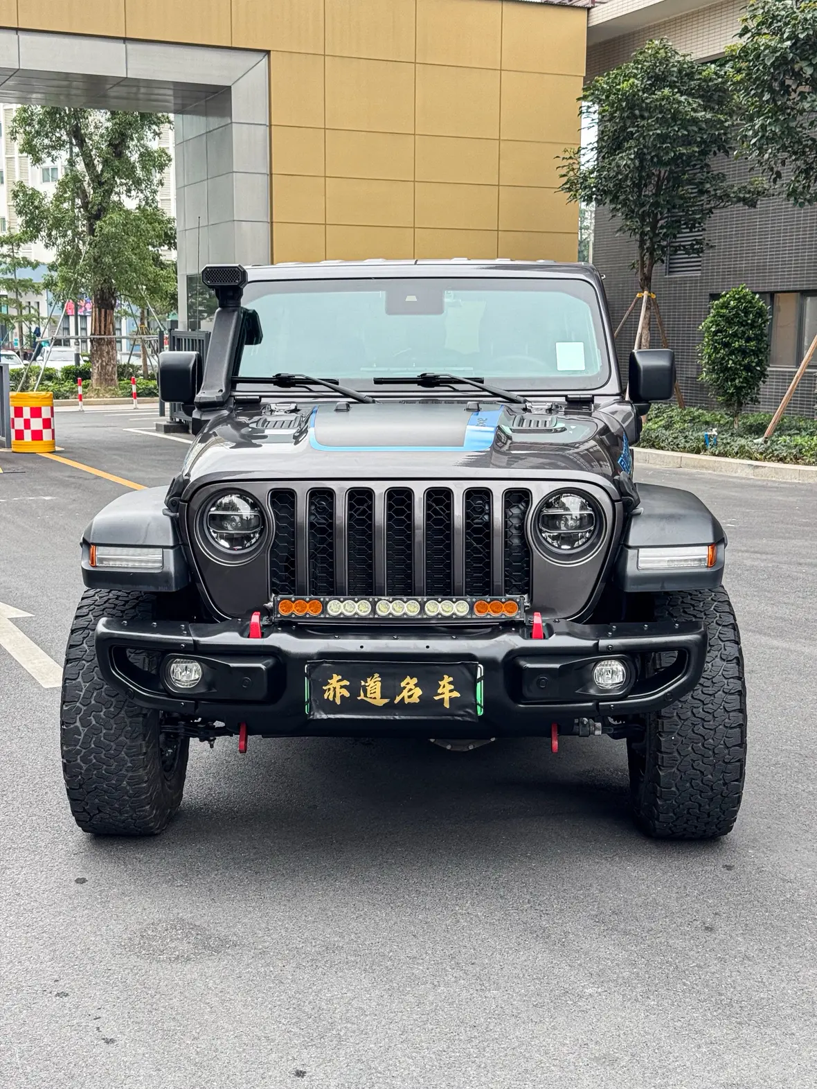 Jeep Wrangler 4xe PHEV  из Китая