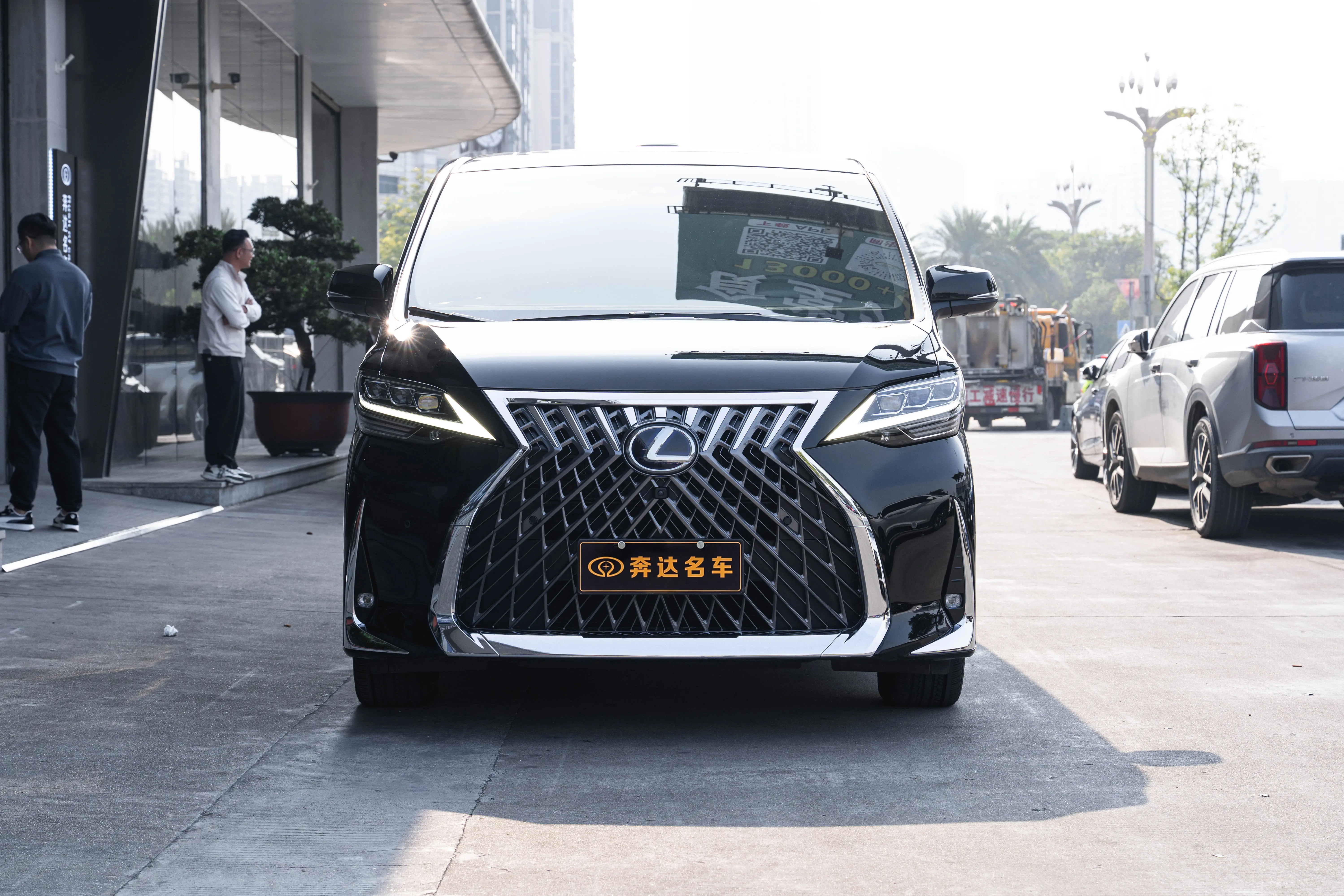 Lexus LM  из Китая