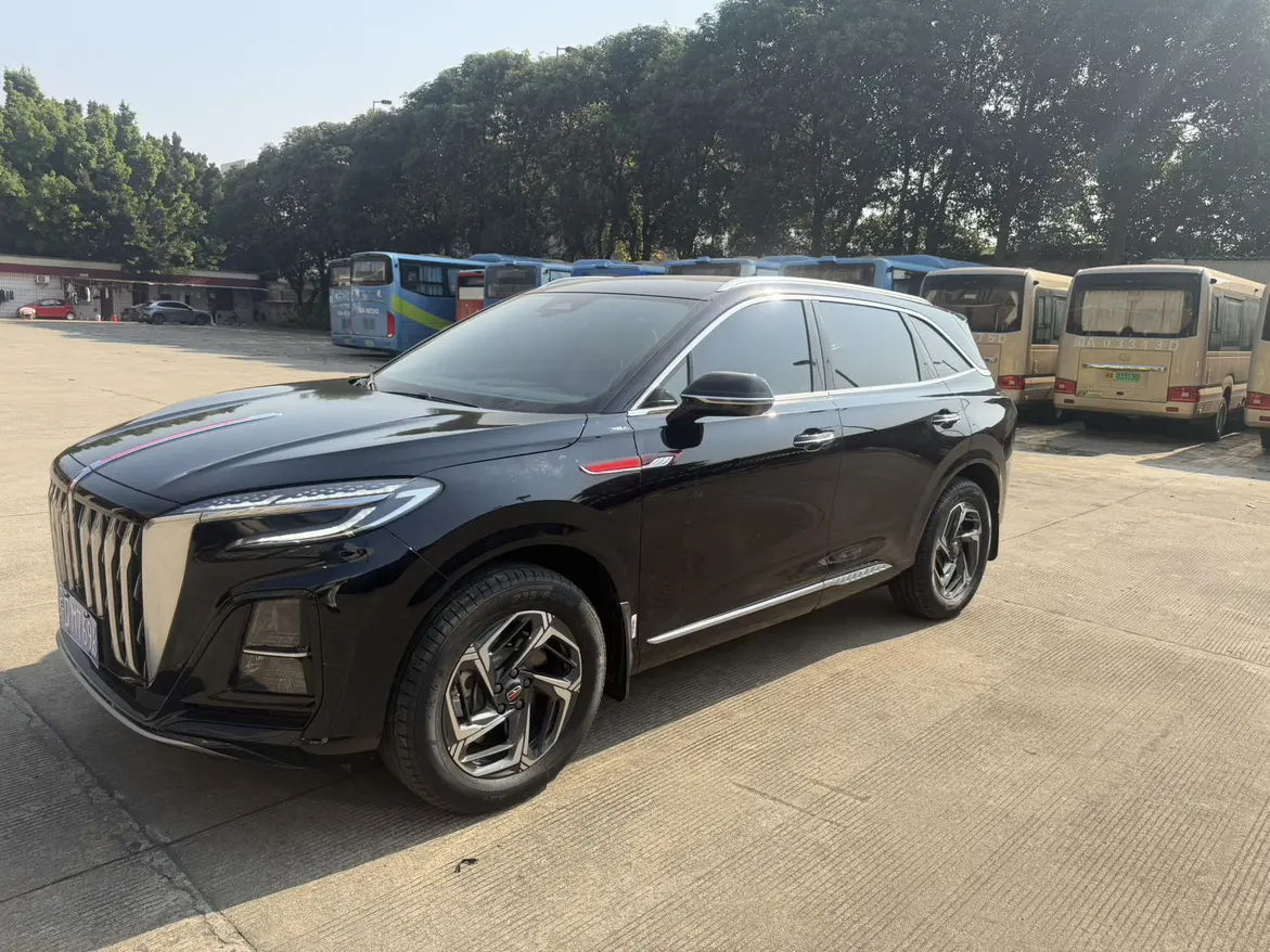 Hongqi HS3  из Китая