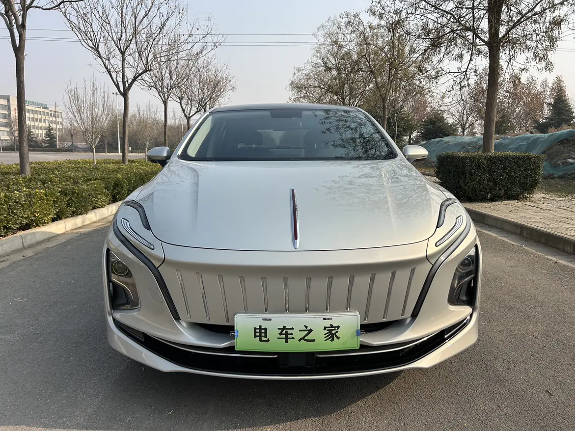 Hongqi E-QM5  из Китая