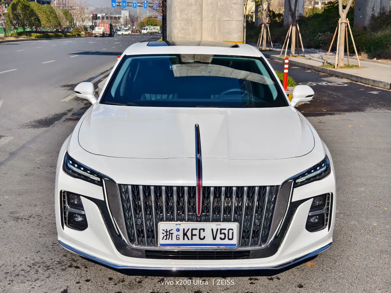 Hongqi H5  из Китая