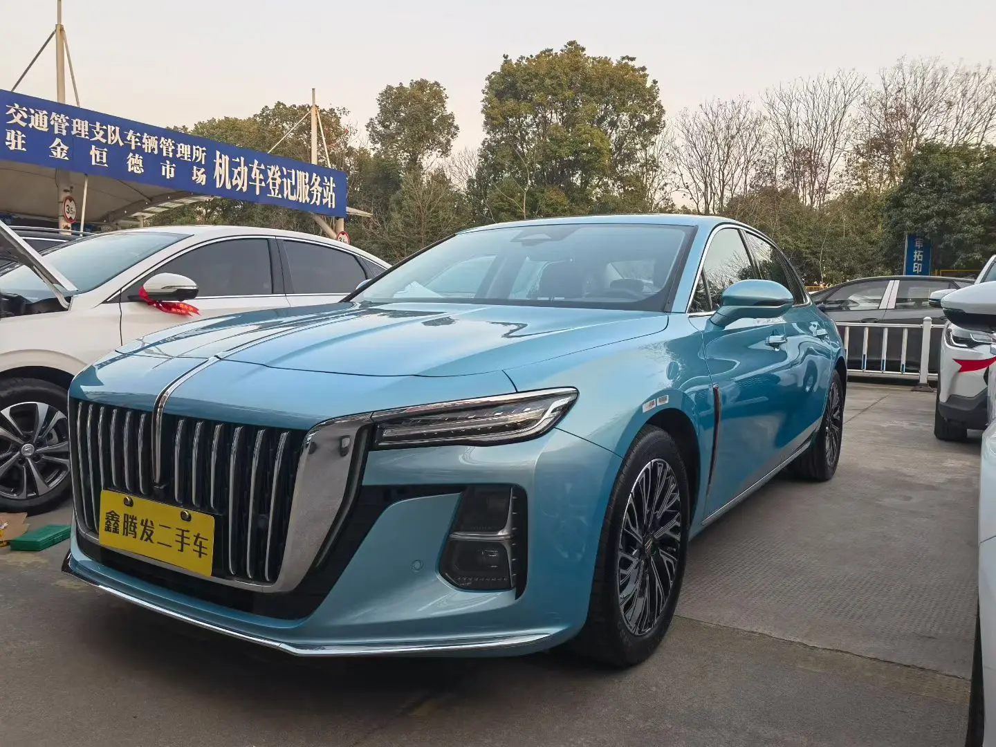 Hongqi H5  из Китая