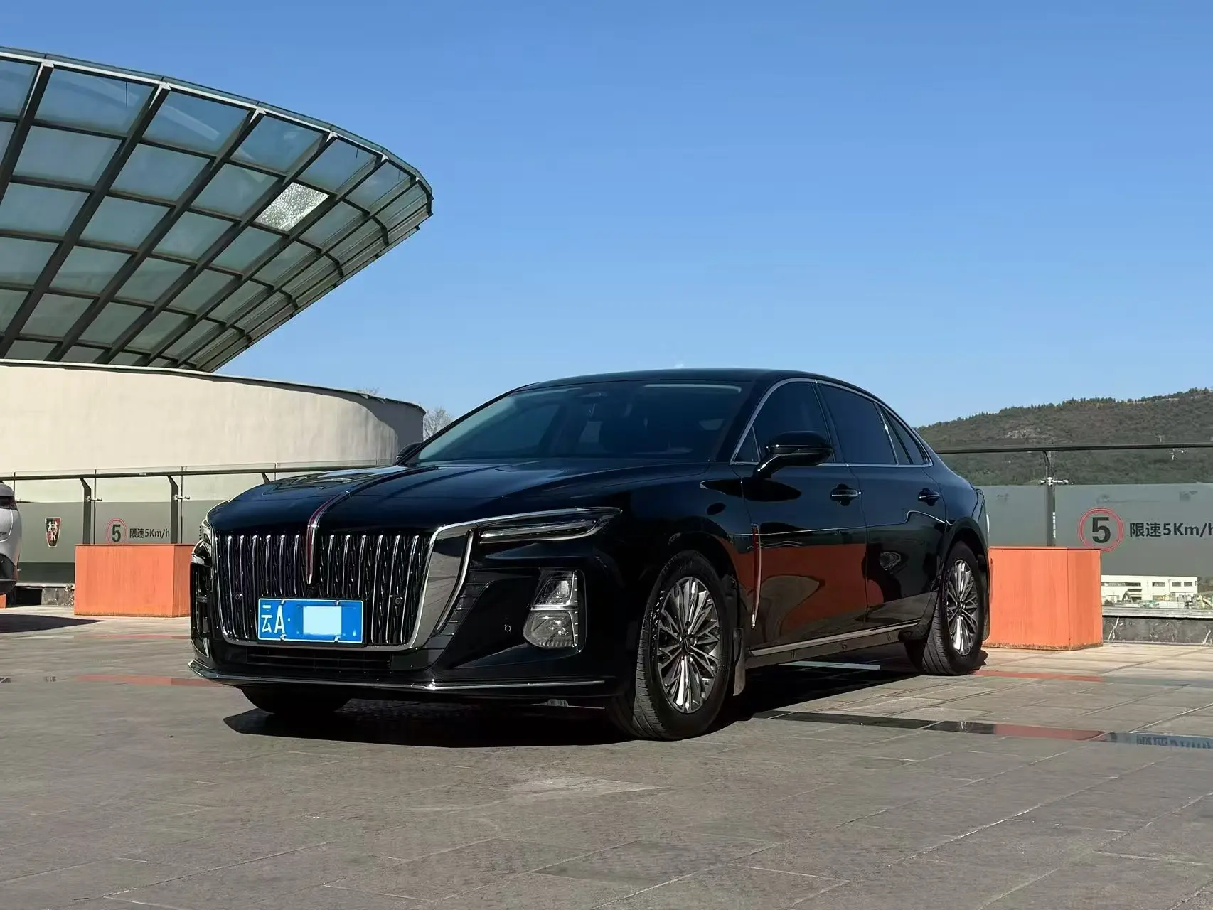 Hongqi H5  из Китая